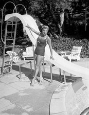 Esther Williams poses for a photo shoot at her home in Hollywood C- Old Photo picture
