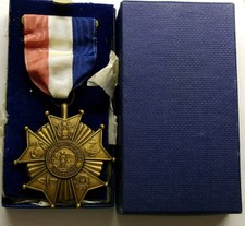 Vintage WWII 1946 Veterans Merit Medal City Of Utica NY in Box picture