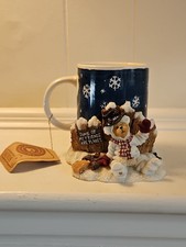 THE BOYDS COLLECTION ERNEST THE SNOWBEAR 390526 2004 COFFEE CUP ON STAND picture