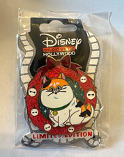 Disney Studio Store Hollywood Limited Edition Cat Wreath Pin picture