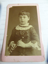 Young English  girl with flute, R. WALLS, Poole , 1886, albumen print cdv  $ 12 picture
