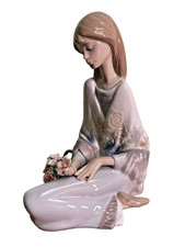 1988 Lladro Flower Song 7607 Figurine Cancion de Primavera Boxed Girl Flowers picture