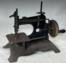 ANTIQUE/VINTAGE TIN CHILD’S TOY SEWING MACHINE - GREAT DECOR - Hand Crank Works picture
