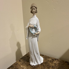 Lladro ‘Unity’ 6377 figurine picture