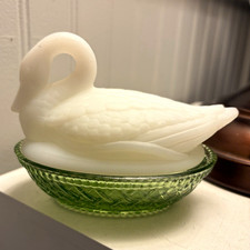 Fenton Glass White Swan on nest, Green Basketweave Base, no chips or cracks picture