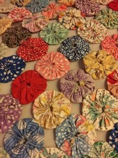 Antique Yo Yo Quilt 1940s Cloth Fabrics 78 X 60 No Flaws picture