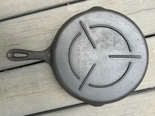 Vintage Wagner #8 Mercedes Cast Iron Skillet Marked A picture
