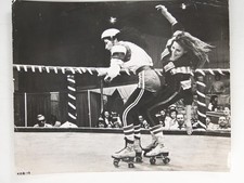 Raquel Welch Helena Kallianiotes Kansas City Bomber Roller Derby 1972 Photo picture