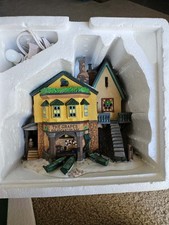 Vintage 1996 Dickens' village series The Grapes Inn with original box picture
