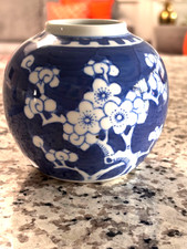 Vintage Blue White Japanese Porcelain Ginger Jar Vase Floral without lid 4”x 4” picture