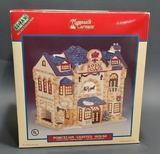 LEMAX Lighted Royal Coach Inn 2000 Hearthside Inn Retired 2003 Dickens Christmas picture