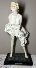 Marilyn Monroe Statue 18