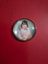  PHOTO OF YOUNG GIRL IN PINK DRESS ON BROOCH -FREE SHIPPING picture