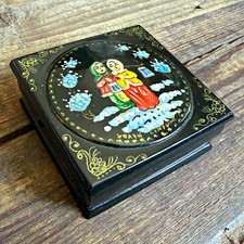 Authentic Vintage Russian Kholuy Lacquered Folk Art Trinket Box- Signed picture