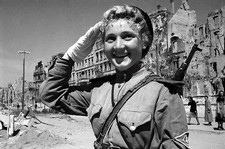 WW2 Photo WWII Russian Female Soldier Salutes World War Two Russia  / 1229 picture