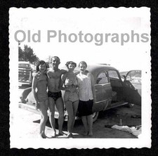 MAN WOMEN SEXY SWIMSUITS LEGS OPEN CAR DOOR OLD/VINTAGE PHOTO- J680 picture