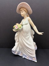 Lladro Porcelain Figurine Carefree 5790 Retired 9 in picture