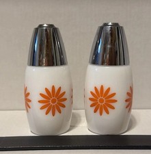 Vintage MCM Gemco Orange and White Daisy Salt and Pepper Shakers picture
