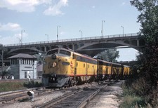 MILW 30C E9A w Train 3, The Afternoon Hiawatha, Milwaukee WI 1966 5 x 7 Photo picture