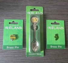 Souvenirs Of Ireland Spoon & 2 Brass Pins - From Ireland By Allied -  NWT picture