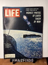 MD1 1966 GEMINI ASTRONAUT COLLINS PHOTOS 165 Miles Up LIFE MAGAZINE Aug 5 picture
