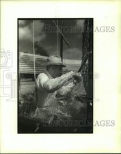 1995 Press Photo Lynn Dean in dunking tank at United Way Fundraiser, Torres Park picture