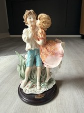 Giuseppe Armani A Little Kiss 1607C 2001 Florence Italy Boy Girl Figurine picture