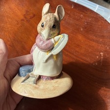 Rare Beswick F.  Warne Beatrix Potter Figurine Hunca Munca Polishing Her Pot picture