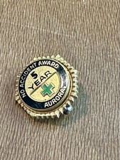 Vintage 5 Years No Accident Award Gold Tone Enamel Pin Aurora Safe Driving picture