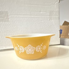 VINTAGE PYREX BUTTERFLY GOLD Casserole Mixing Bowl 1 Quart 473 Flowers USA picture