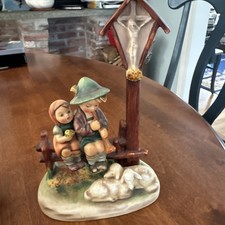 Vintage Hummel Goebel Figurine #28/2 “Wayside Devotion” Germany 7.5