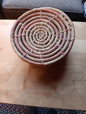 VTG HAND WOVEN HAND DYED REED BASKET W/ LID. 1091 picture