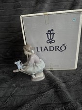 Lladro #7620 Best Friend Girl w/Blue Teddy Bear Columpiando al Osita Retired picture