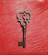 ANTIQUE 17TH-18TH CENTURY WROUGHT COLLECTIBLE IRON   LOCK KEY **8,5 cm** picture