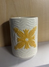 Vintage Hawaiian Quilt Clay Michael J Gillan 1998 Ceramic Yellow Ivory Pineapple picture