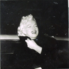 vtg Marilyn Monroe- original photo snapshot - 1955 Gladstone Hotel v5 BF2 picture