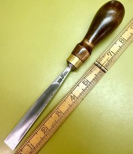 Exceptional vtg Buck Bros 5/8” No.4 Carving gouge Cherry handle Fine woodworking picture