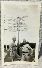 1944 Photo WWII Soldiers Honolulu Oahu Hawaii Around the World Signpost picture