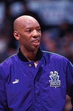 Sam Cassell Milwaukee Bucks during the Bucks 117-89 loss to the Lo- Old Photo picture
