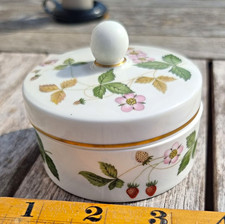 Wedgwood Wild Strawberry Bone China Lidded Trinket Box 3in White Floral picture