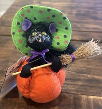 Annalee 2011 Halloween Cat Witch on Pumpkin Figurine w/ Broom 10
