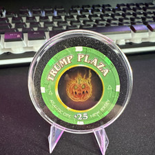 Obsolete Trump Plaza Casino Atlantic City NJ $25 Halloween 2004 Holo Casino Chip picture