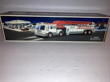 VINTAGE 2000 HESS Fire Truck With Ladder New in Box picture