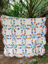 Vintage Antique Handmade Quilt Double Wedding Ring Hand Quilted Scalloped 72x84 picture