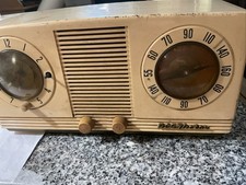 Vintage 1952 RCA Victor 2-C-521 Tube Alarm Clock AM Radio . Hums / clock works picture