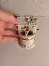 Lenox treasures box ivory & gold trim porcelain garden wishes 3.75in pre-owned picture