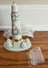 New Lenox Treasures Holiday Harbor Treasure Box Lighthouse with Charm picture
