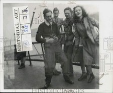 1939 Press Photo Young Henry Kissinger with friends aboard Staten Island ferry picture