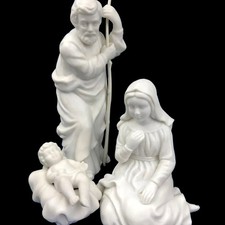 NATIVITY SET / WHITE PORCELAIN FIGURES / VINTAGE 1980'S / TAIWAN / SIX PIECE SET picture
