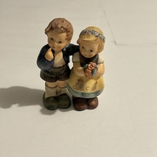 Hummel Collectible Figurine “We Congratulate” 82 FANTASTIC CONDITION picture